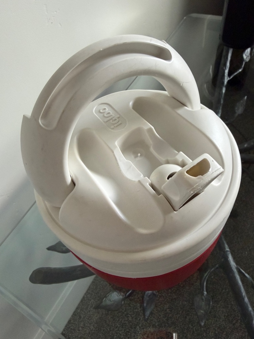 Vintage Igloo Elite 1/2 Gallon Insulated Water Jug Red & White. Pre-Owned - Picture 4 of 16